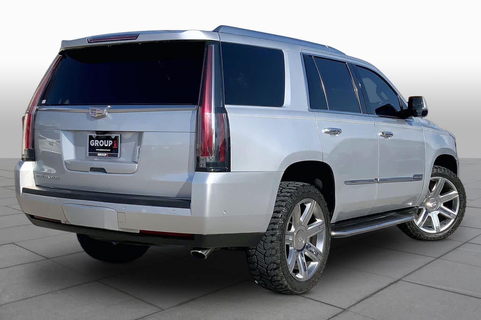 Used 2017 Radiant Silver Metallic Cadillac Luxury image 10