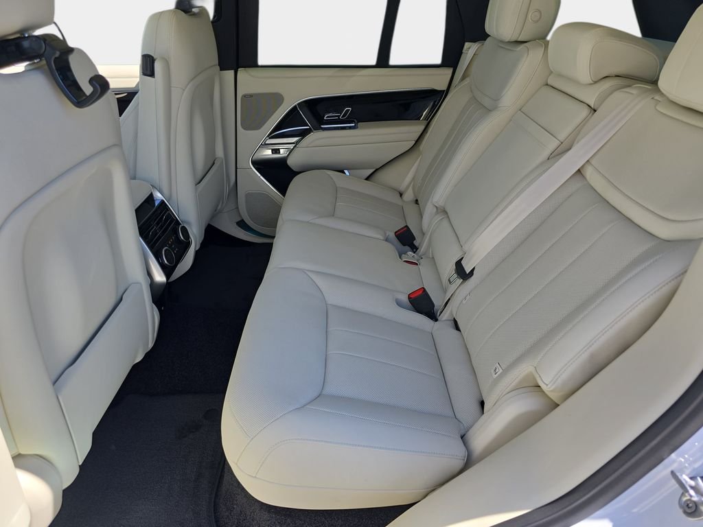 New 2026 Ostuni Pearl White Land Rover SE image 16