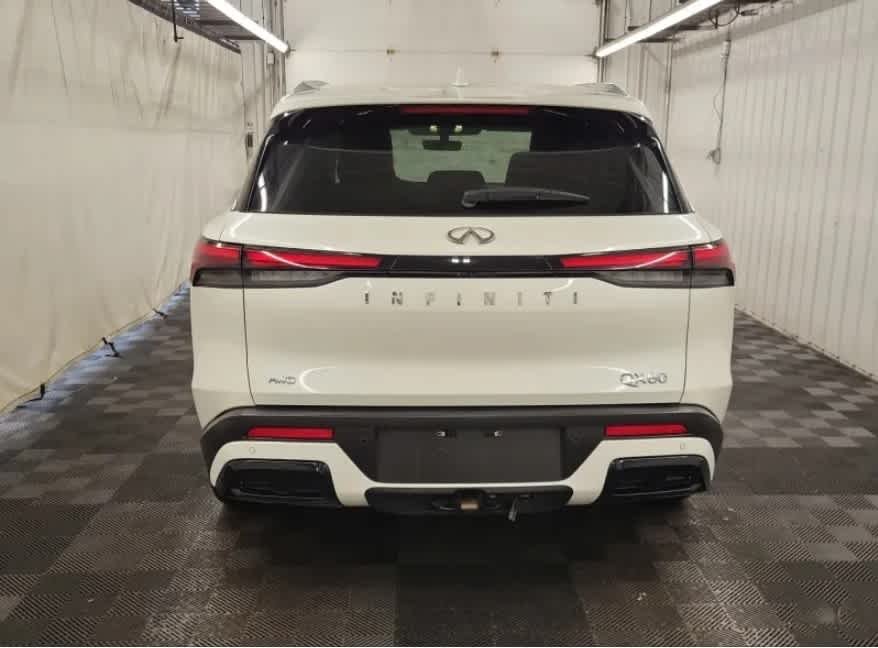Used 2024 Majestic White INFINITI LUXE image 4