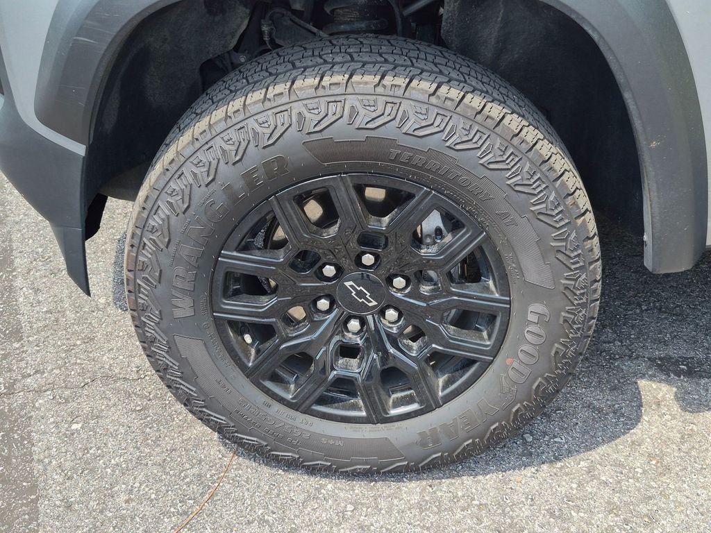 Used 2025 Gray Chevrolet Trail Boss image 11