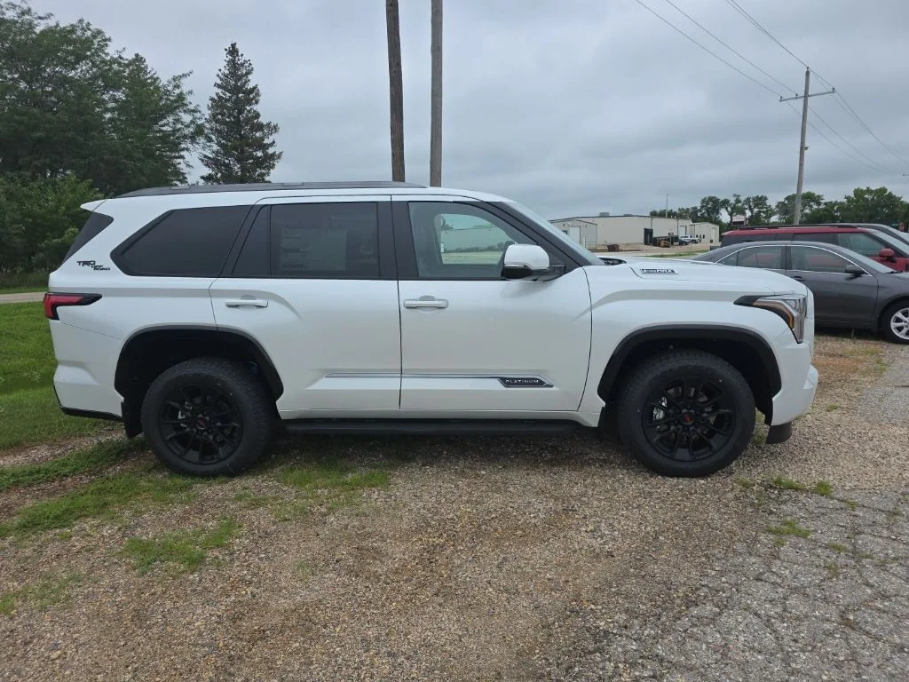 New 2026 Wind Chill Pearl <sup>1</sup> Toyota  Platinum image 3