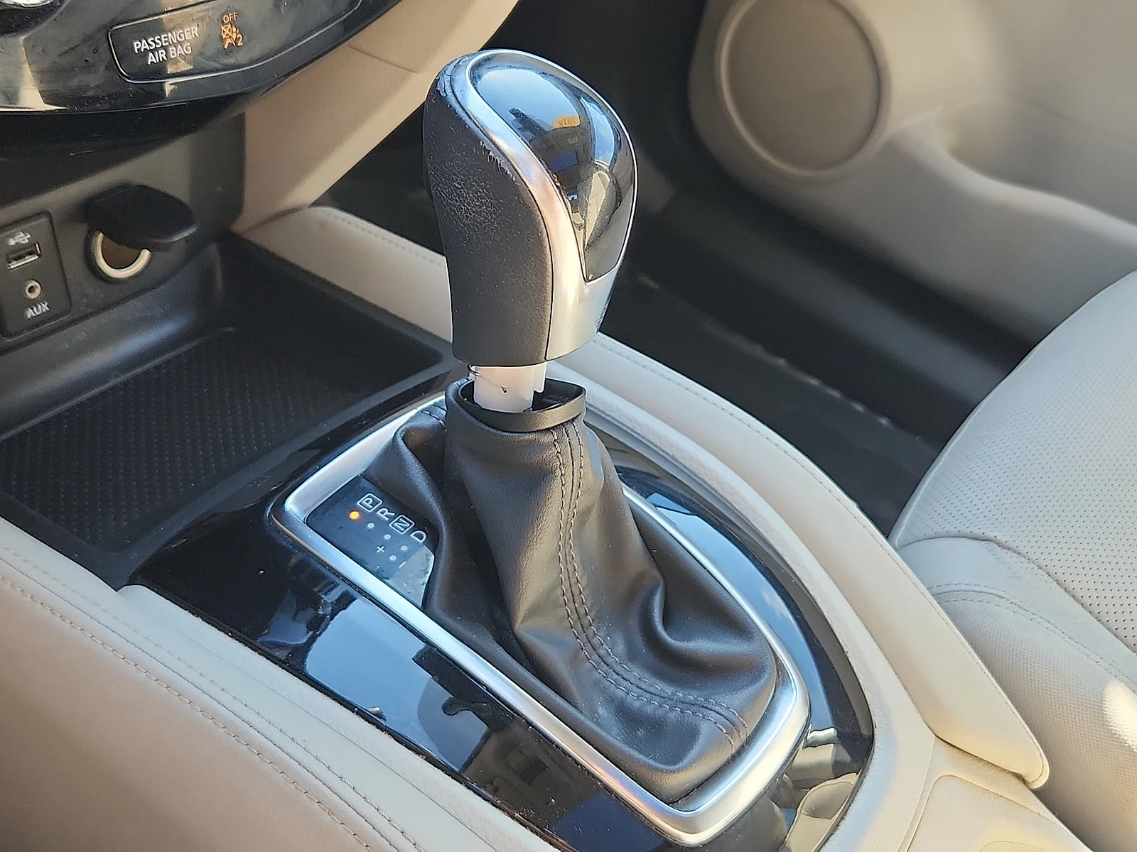 Used 2018 White Nissan SL image 15