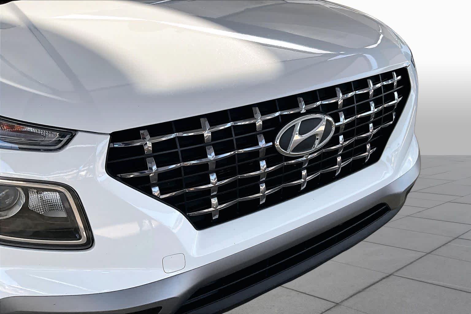 Used 2024 Lunar White Hyundai SEL image 29