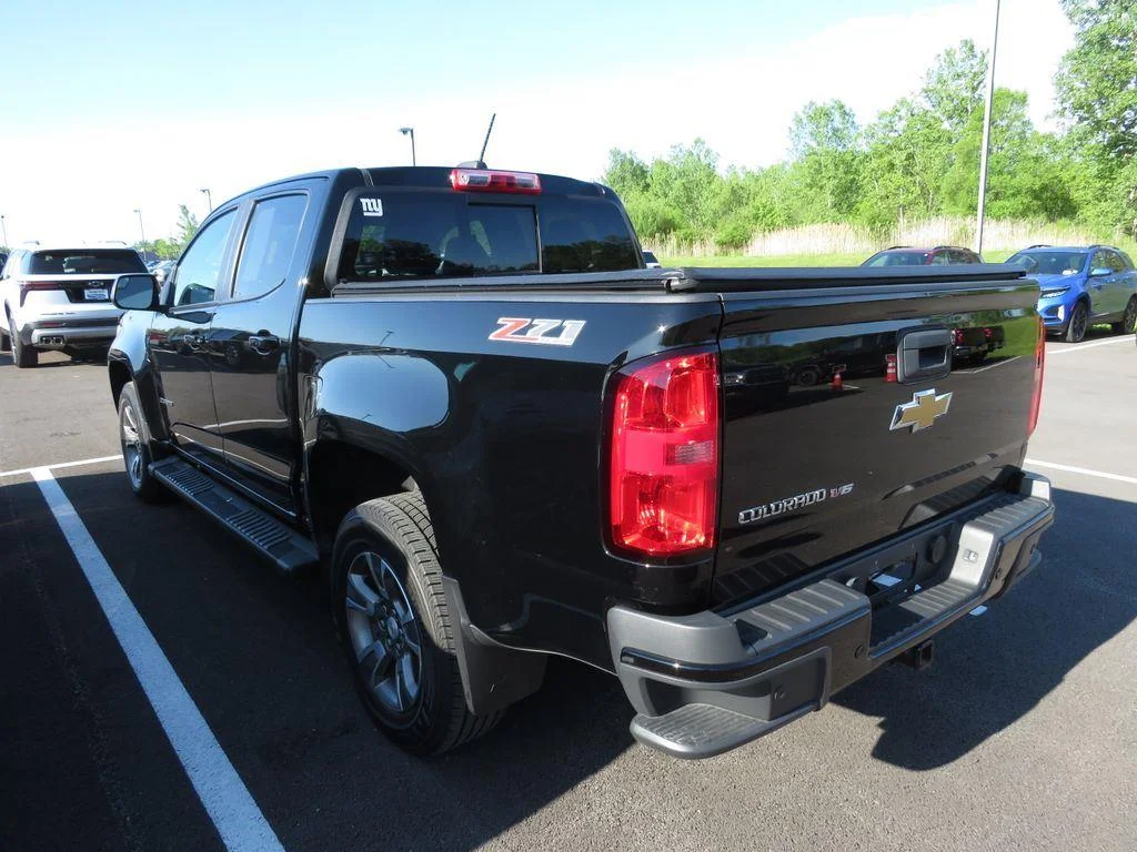 Used 2020 Black Chevrolet Z71 image 14