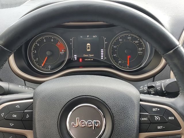 Used 2016 Silver Jeep Latitude image 12