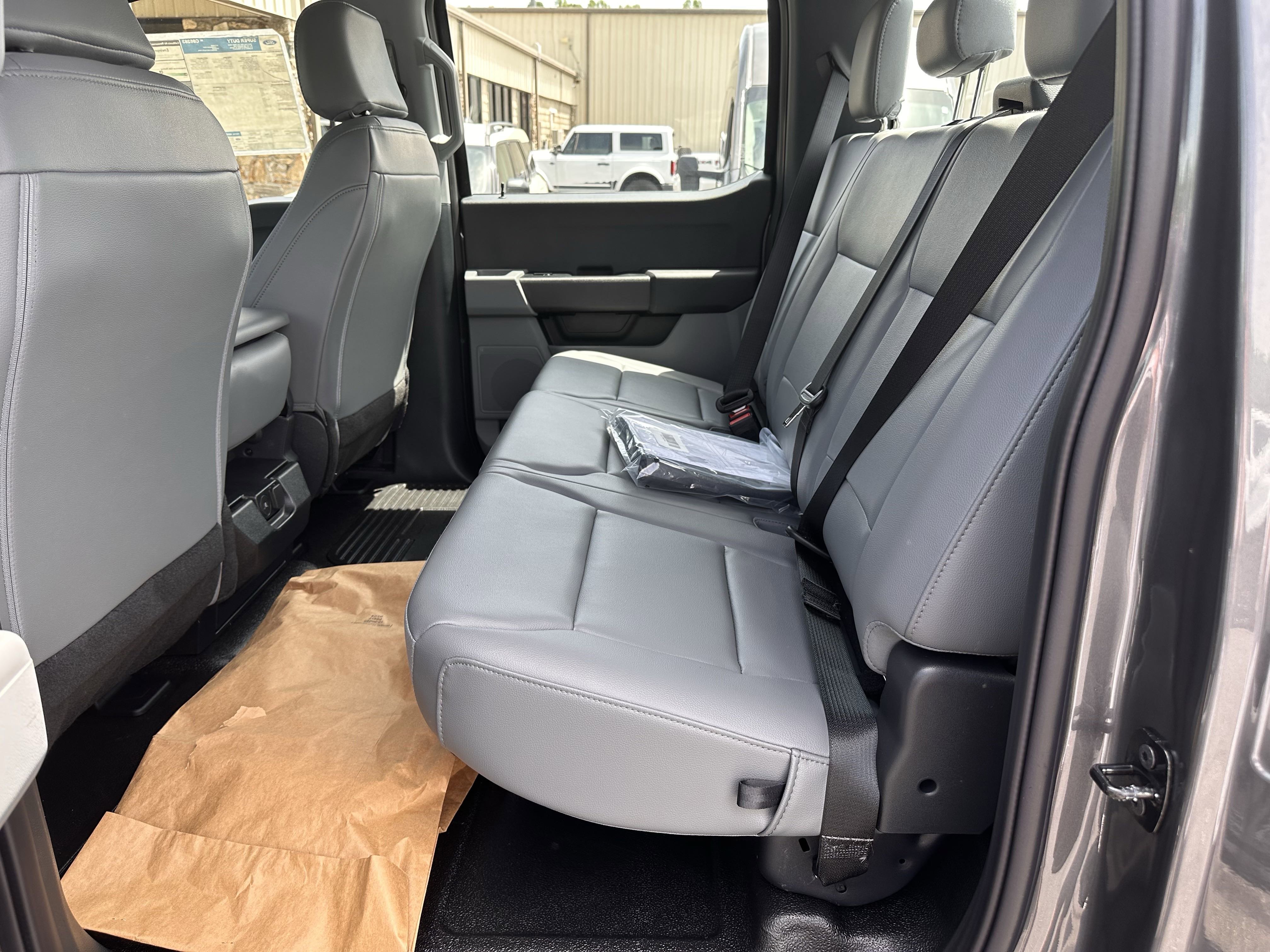 2025 Ford F-350 Super Duty Chassis Cab XL - Photo 10