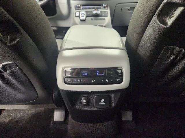 Used 2020 Black Hyundai SEL image 17