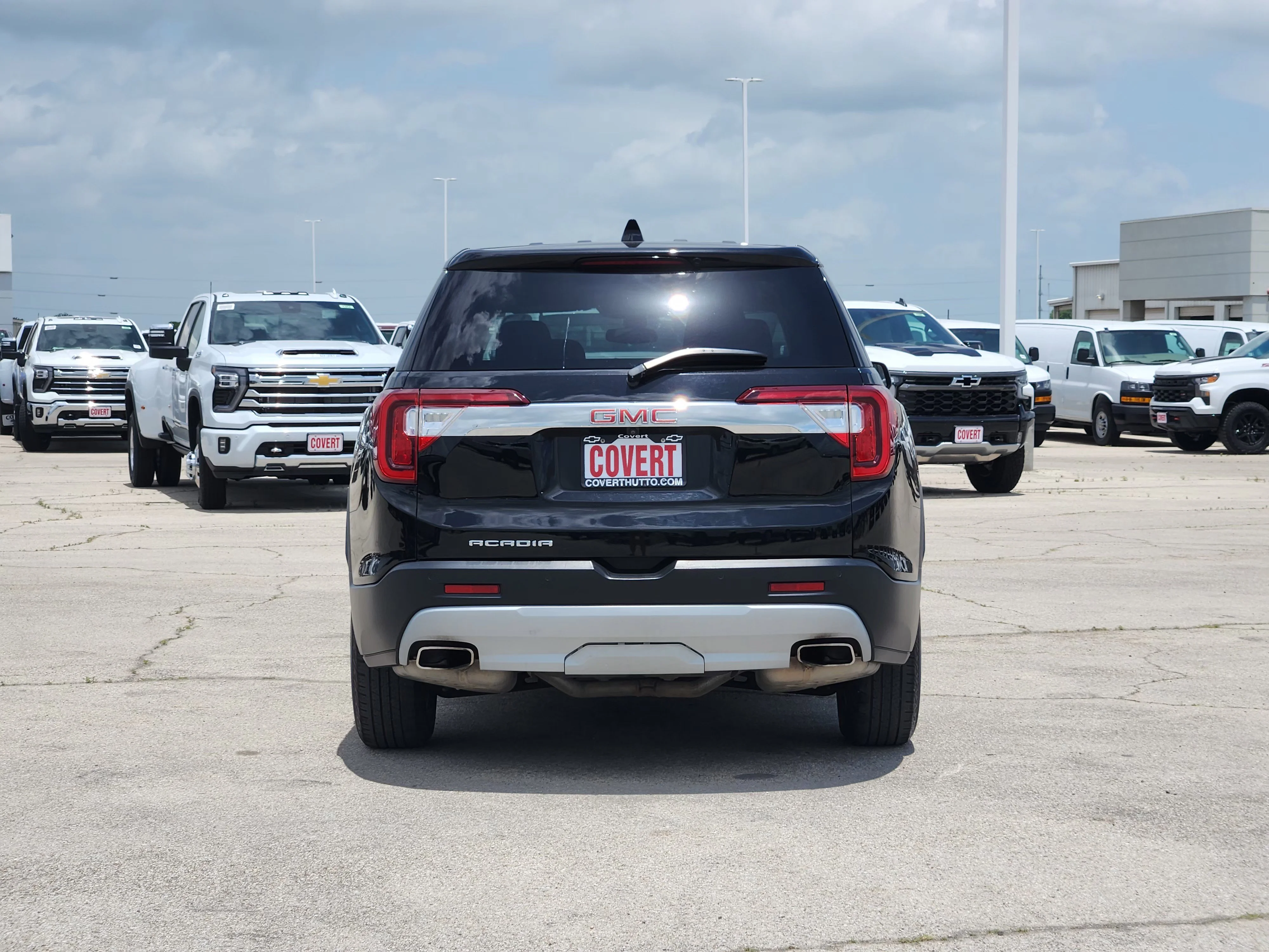 Used 2023 Ebony Twilight Metallic GMC SLE image 6