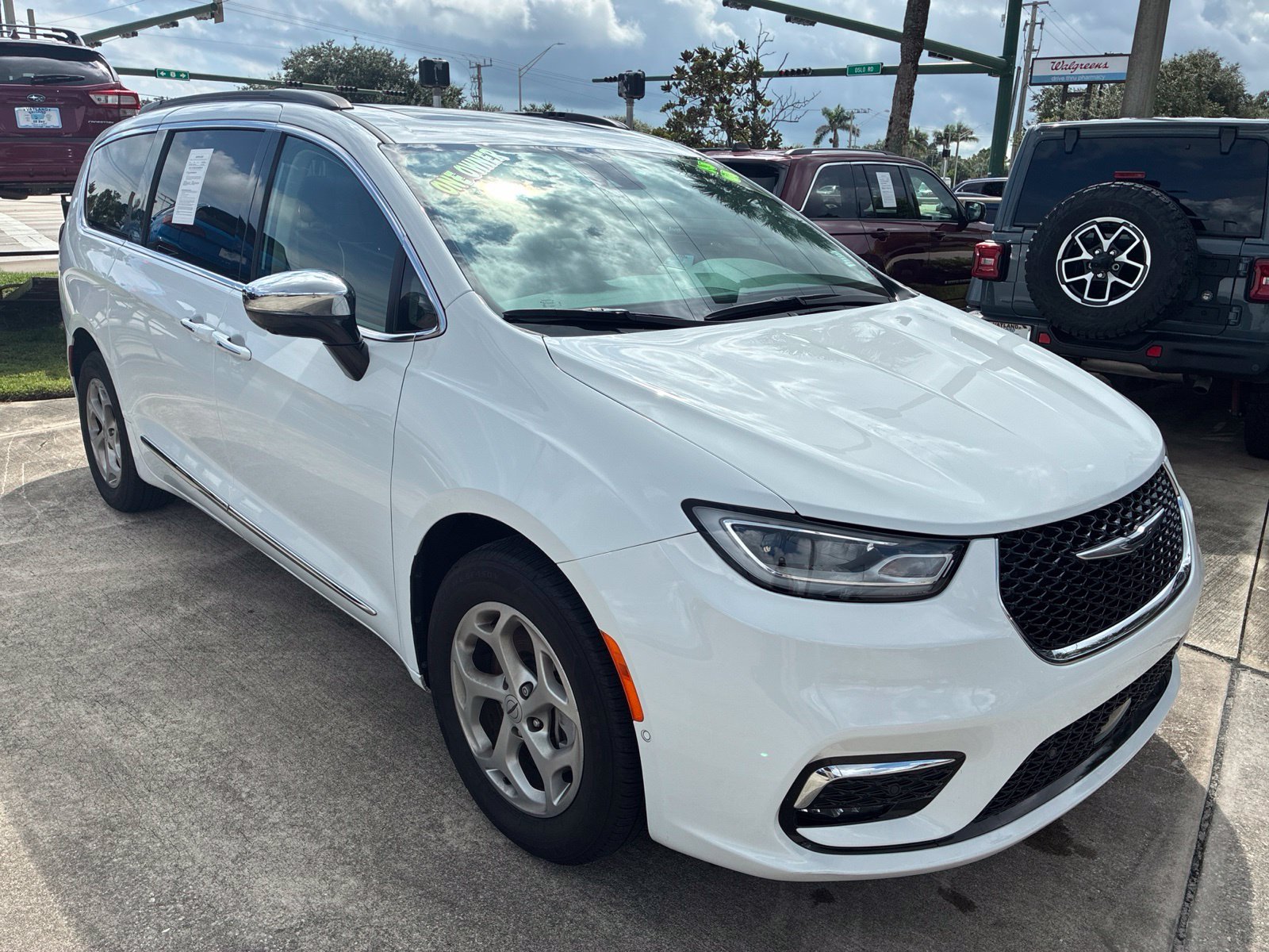 Used 2023 White Chrysler Limited image 7