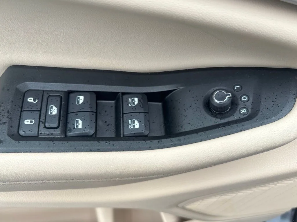 Used 2024 Gray Jeep Limited image 9