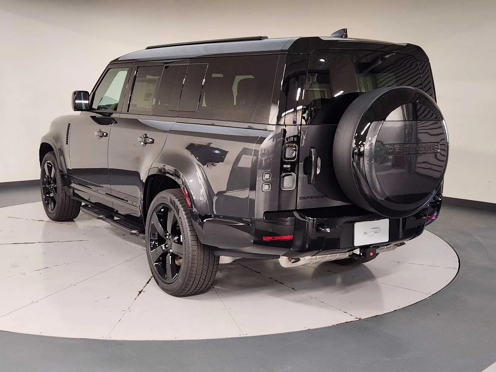 New 2026 Carpathian Grey Premium Metallic Land Rover X-Dynamic SE - 130 P400 image 10
