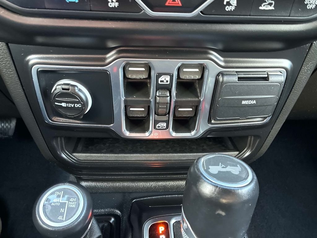 Used 2021  Jeep Unlimited Sahara 4xe image 32