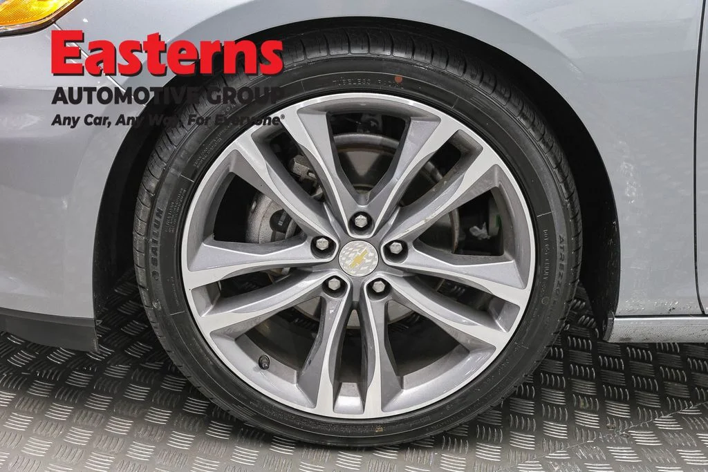 Used 2024 Gray Chevrolet LT image 34