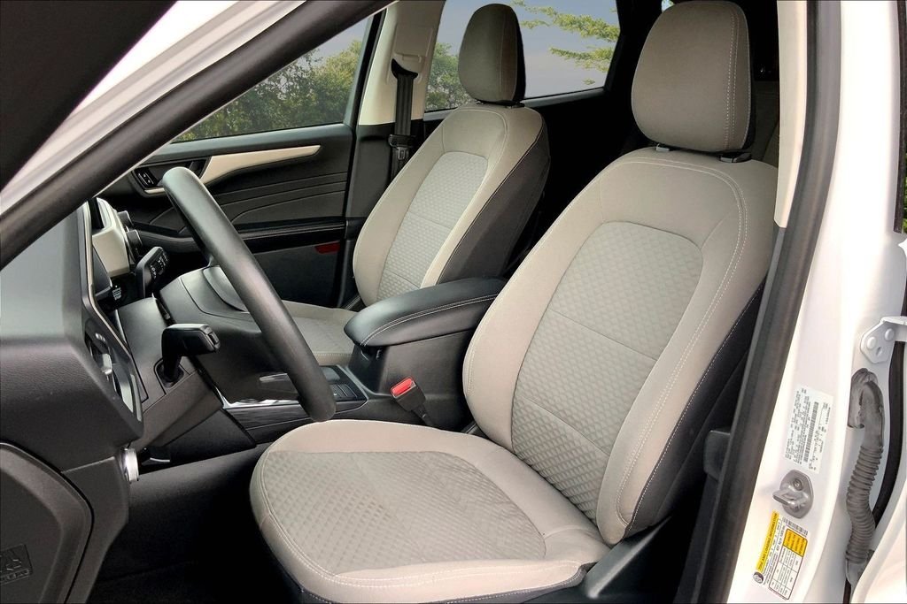 Used 2022 White Ford SE image 21