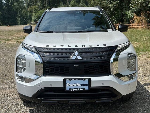 Used 2024 White Diamond Mitsubishi SE Black Edition image 3