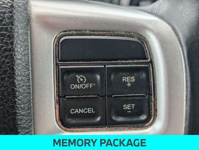 Used 2013 Blue Dodge SXT image 19