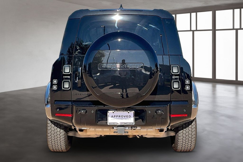 Used 2026 Black Land Rover X-Dynamic SE image 4