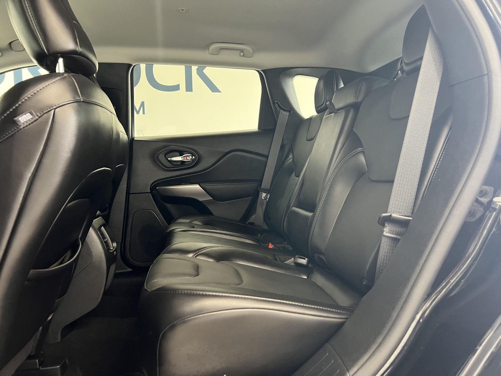 2021 Jeep Cherokee Latitude Lux - Photo 23
