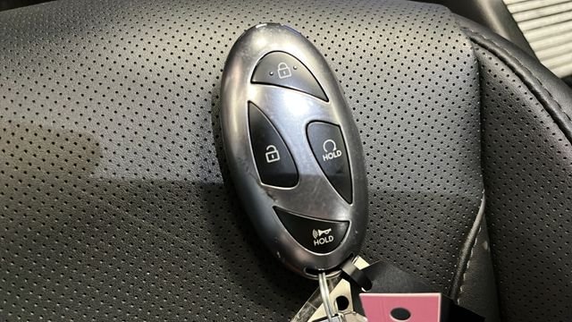 Used 2025 Creamy White Pearl Hyundai SEL Convenience image 21