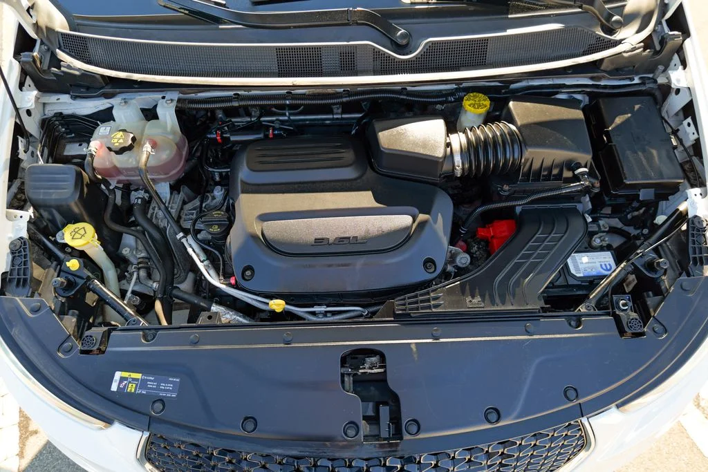 Used 2021 Bright White Clearcoat Chrysler Touring L image 42