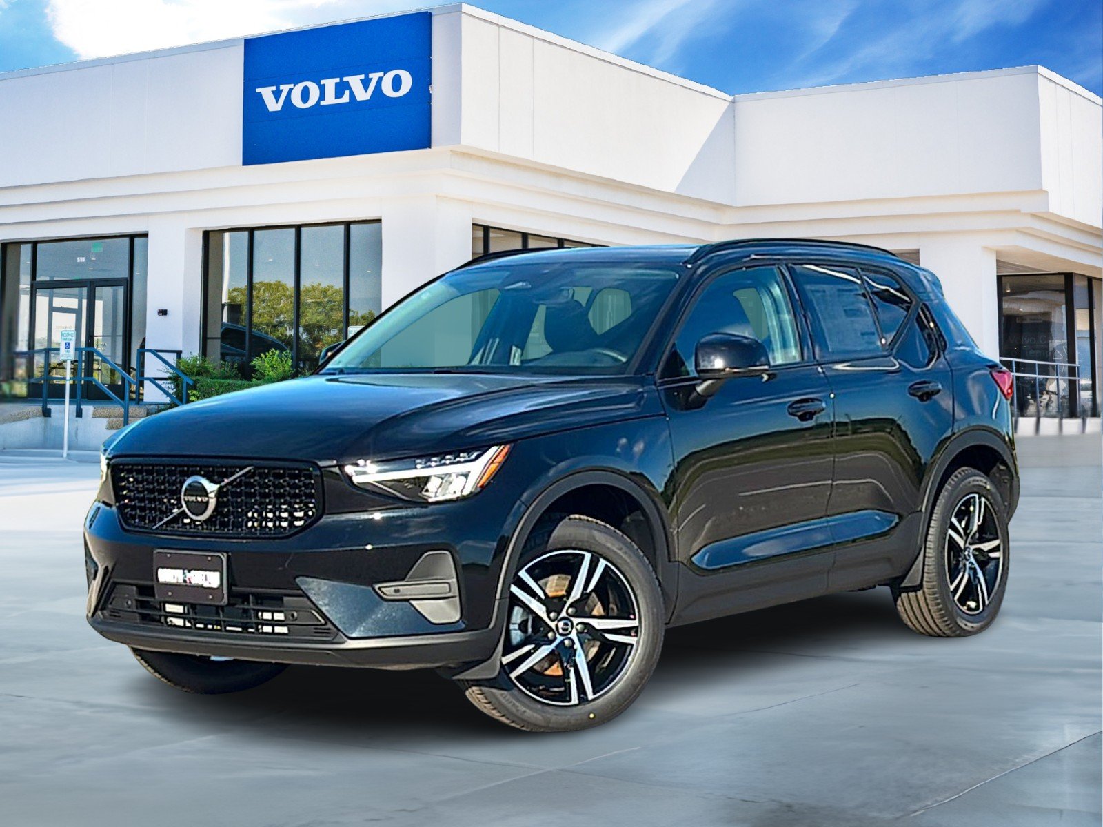 2026 Volvo XC40 B4 Core Dark FWD's photo