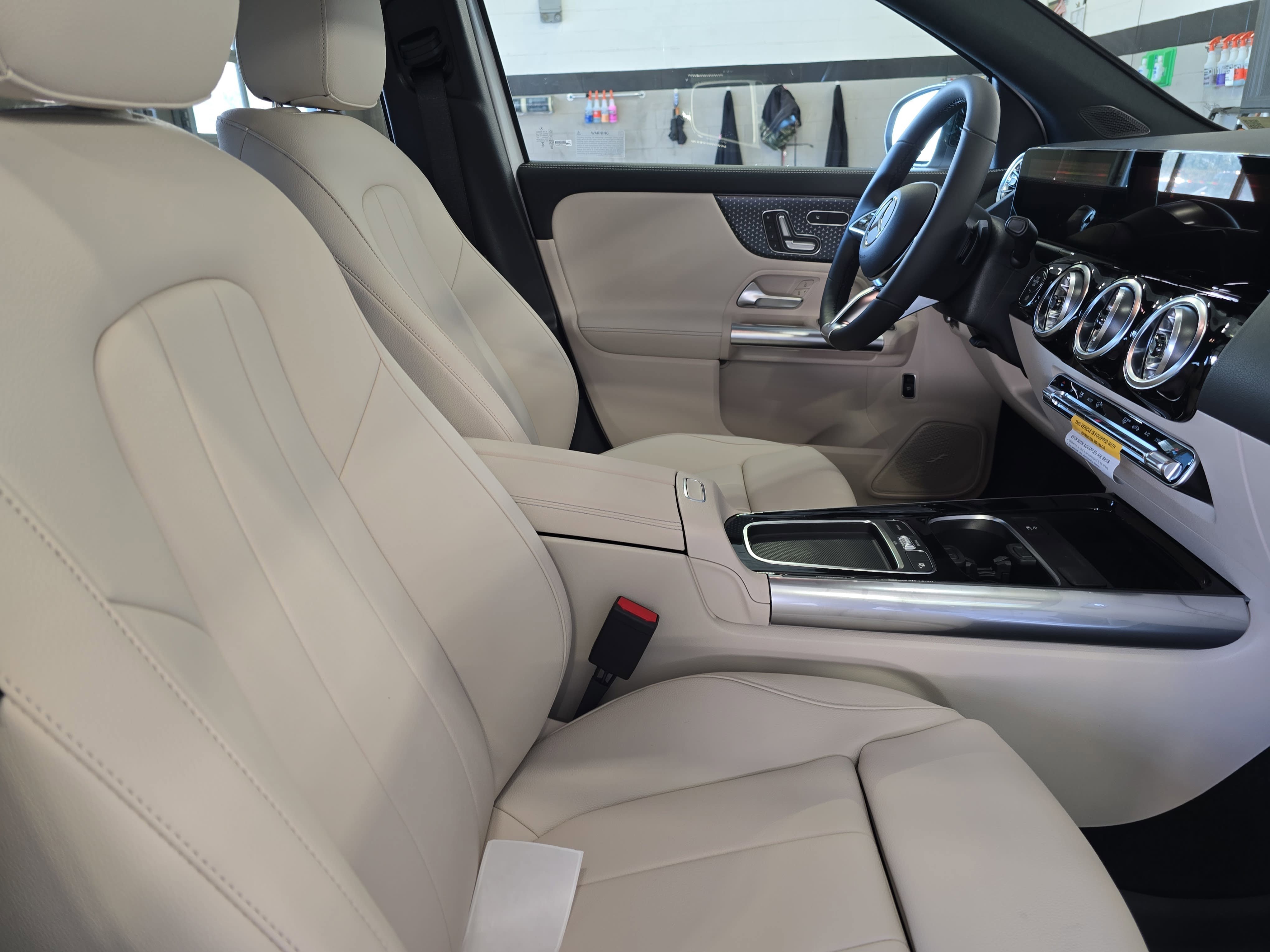 New 2026 Polar White Mercedes-Benz GLA250 image 10