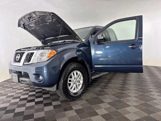 Used 2020 Blue Nissan SV image 18
