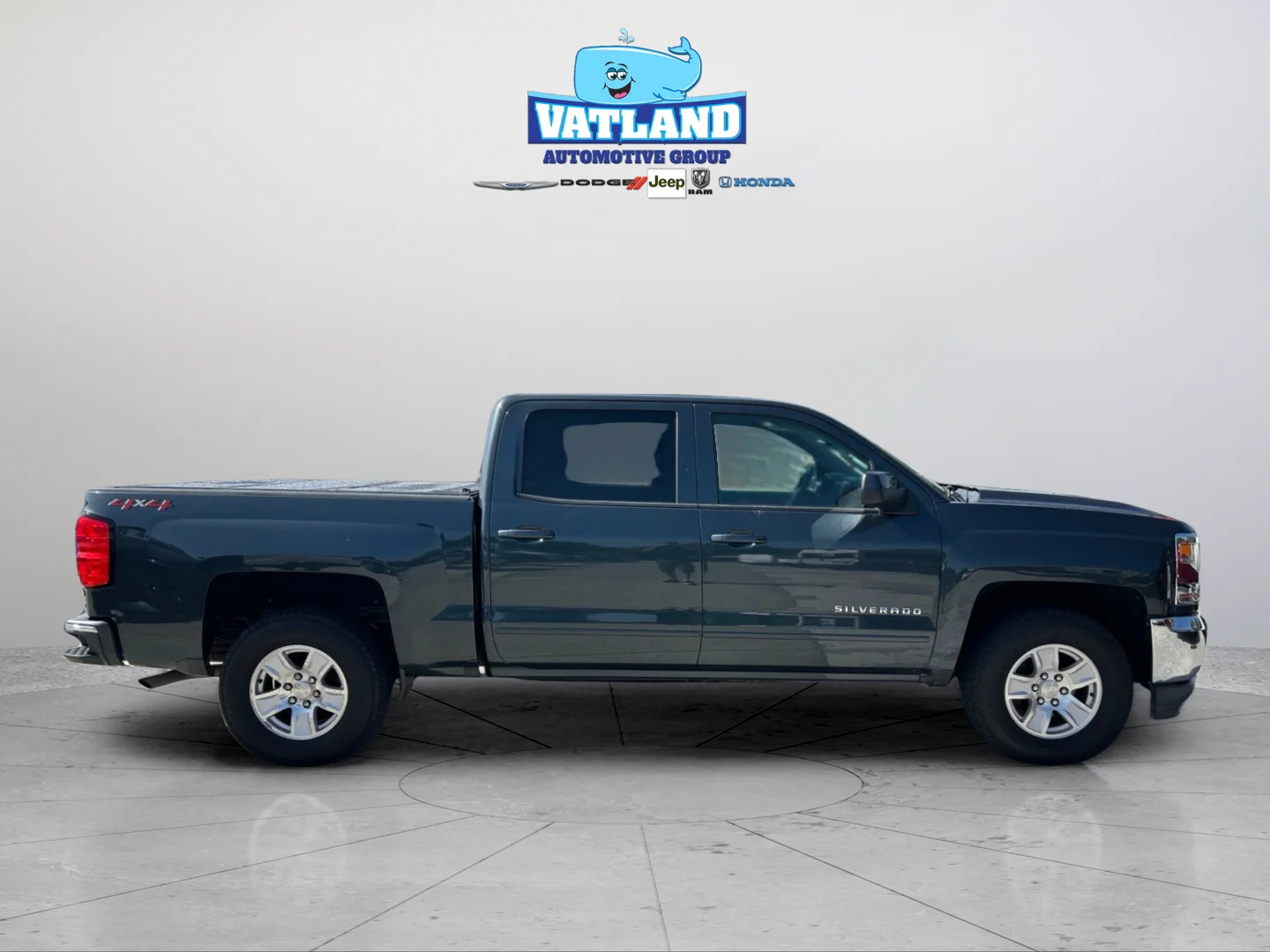 Used 2018 Graphite Metallic Chevrolet LT image 6