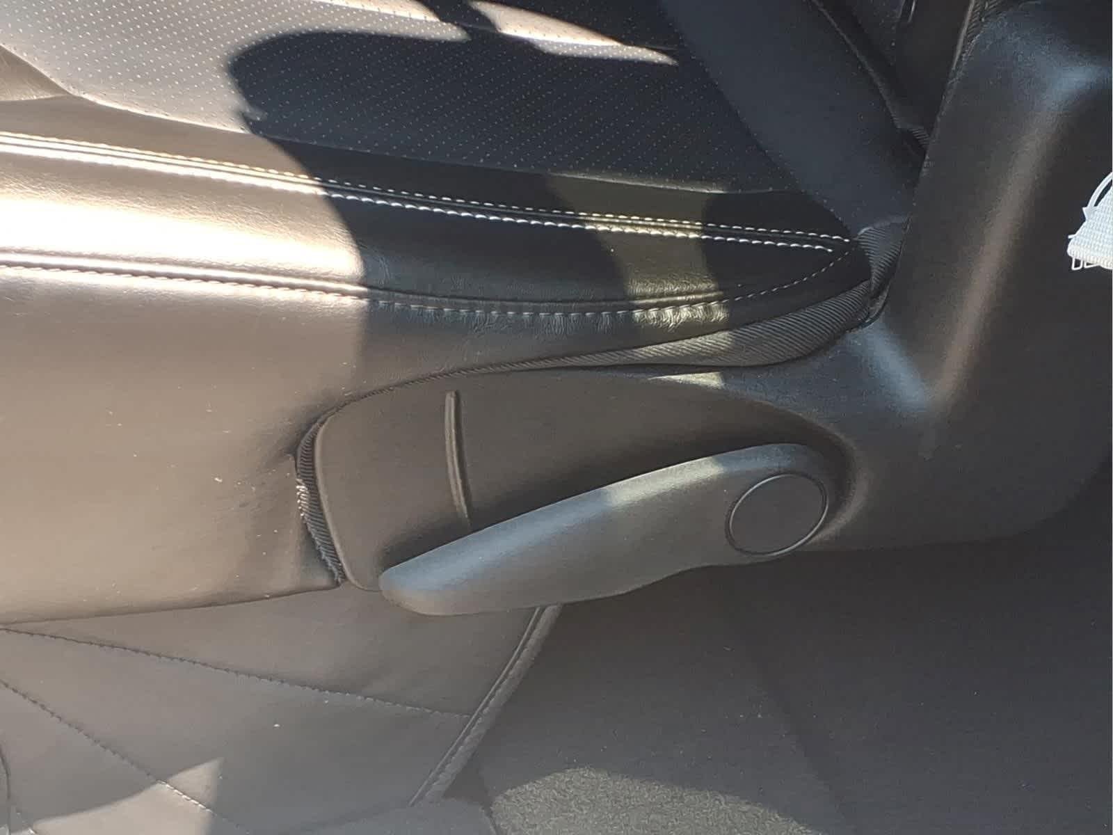 Used 2023 Silver Mist Clearcoat Chrysler Touring L image 28
