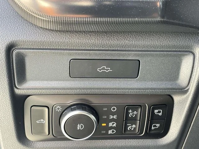 New 2026 Star White Metallic Tri-Coat Ford Platinum® image 15