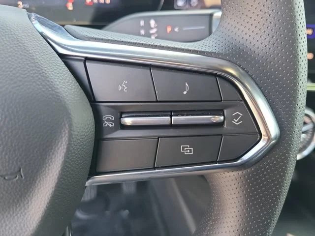 New 2025 Summit White Chevrolet LT image 28