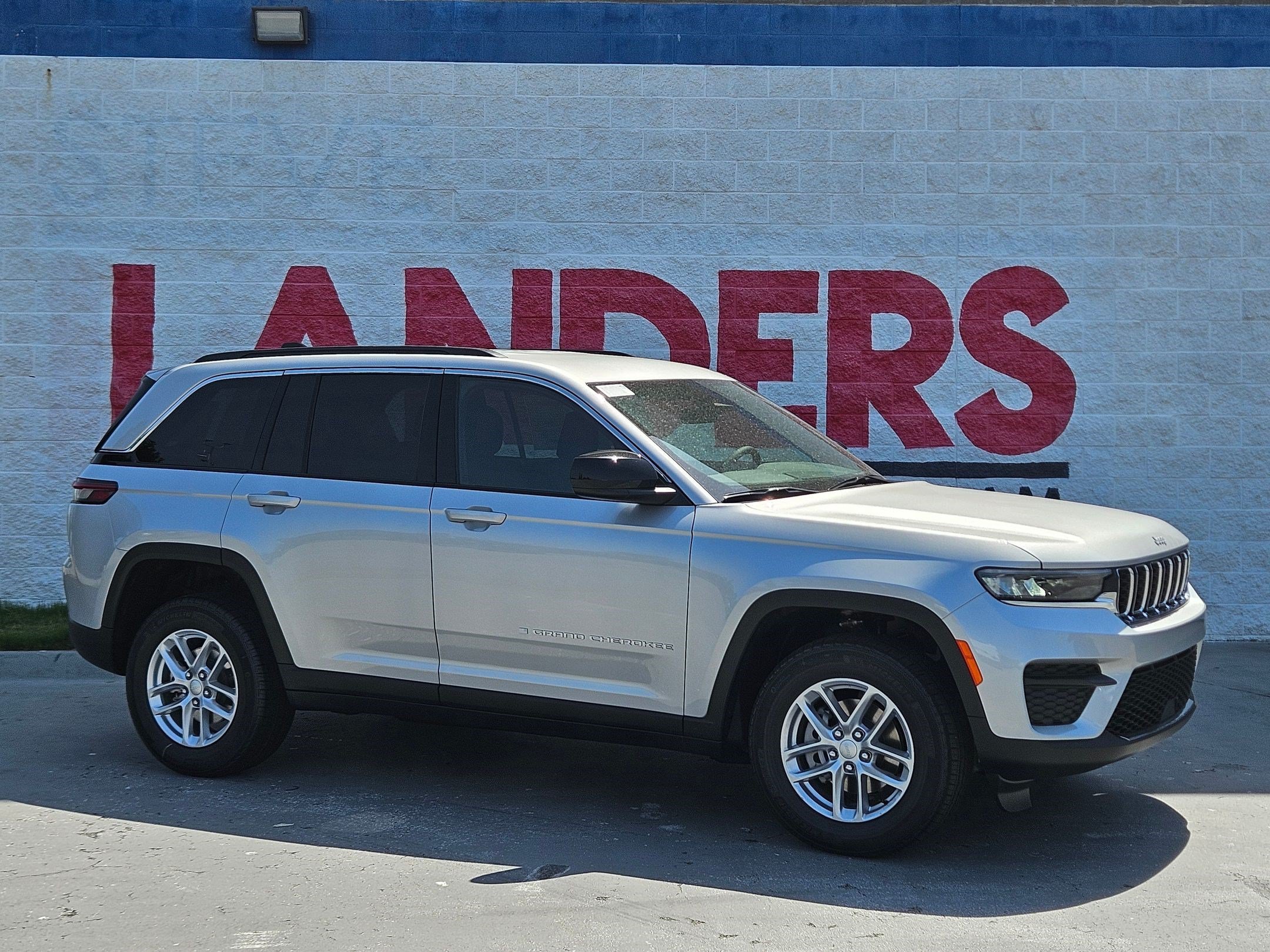 New 2026 Silver Zynith Jeep Laredo image 1