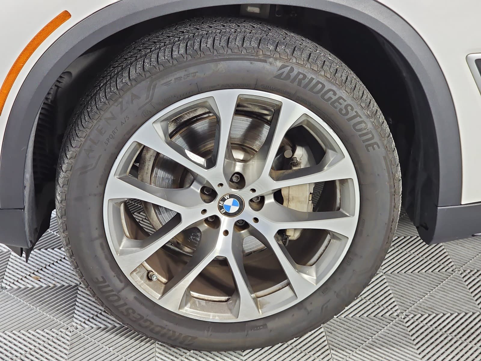 Used 2021 White BMW xDrive40i image 10