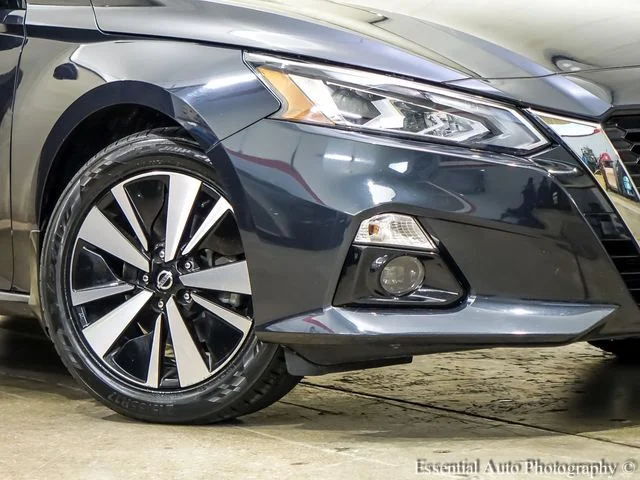 Used 2019 Blue Nissan 2.5 SV image 4