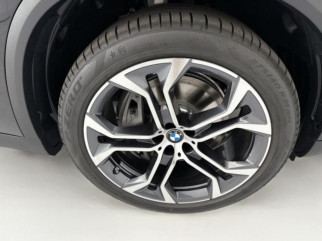 New 2026 Black Sapphire Metallic BMW xDrive50e image 31