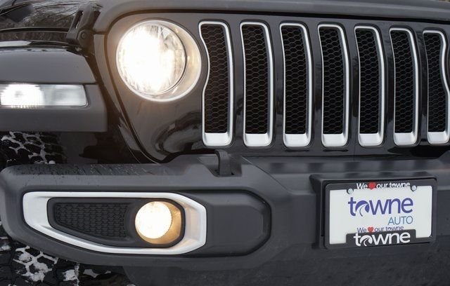 Used 2022 Black Jeep Unlimited Sahara image 31