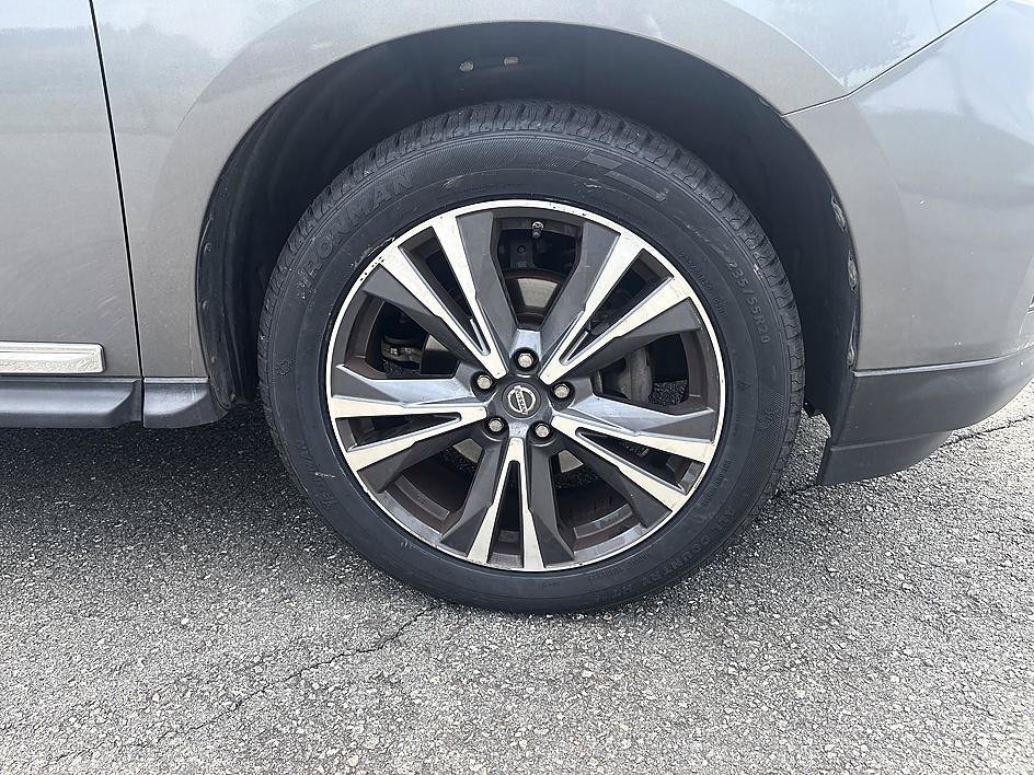 Used 2017 Gun Metallic Nissan Platinum image 11