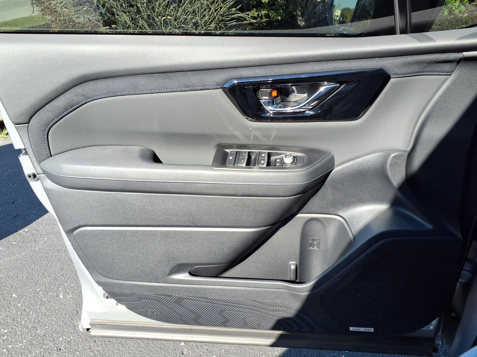 Used 2026 Ice Silver Metallic Subaru Limited image 19