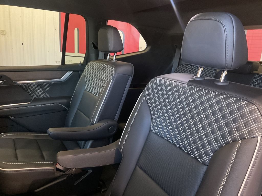 Used 2025 Black GMC Denali image 36
