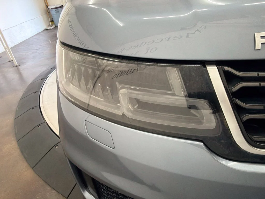 Used 2020 Blue Land Rover HSE image 11