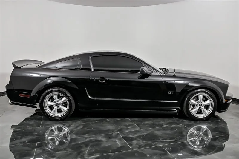 Used 2007 Black Clearcoat Ford GT Premium image 10