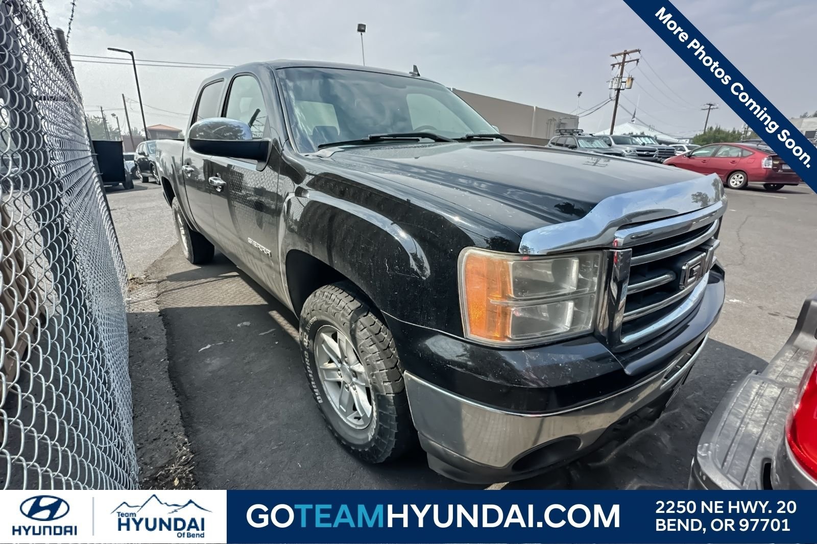 Used 2012 Black GMC SLE image 1