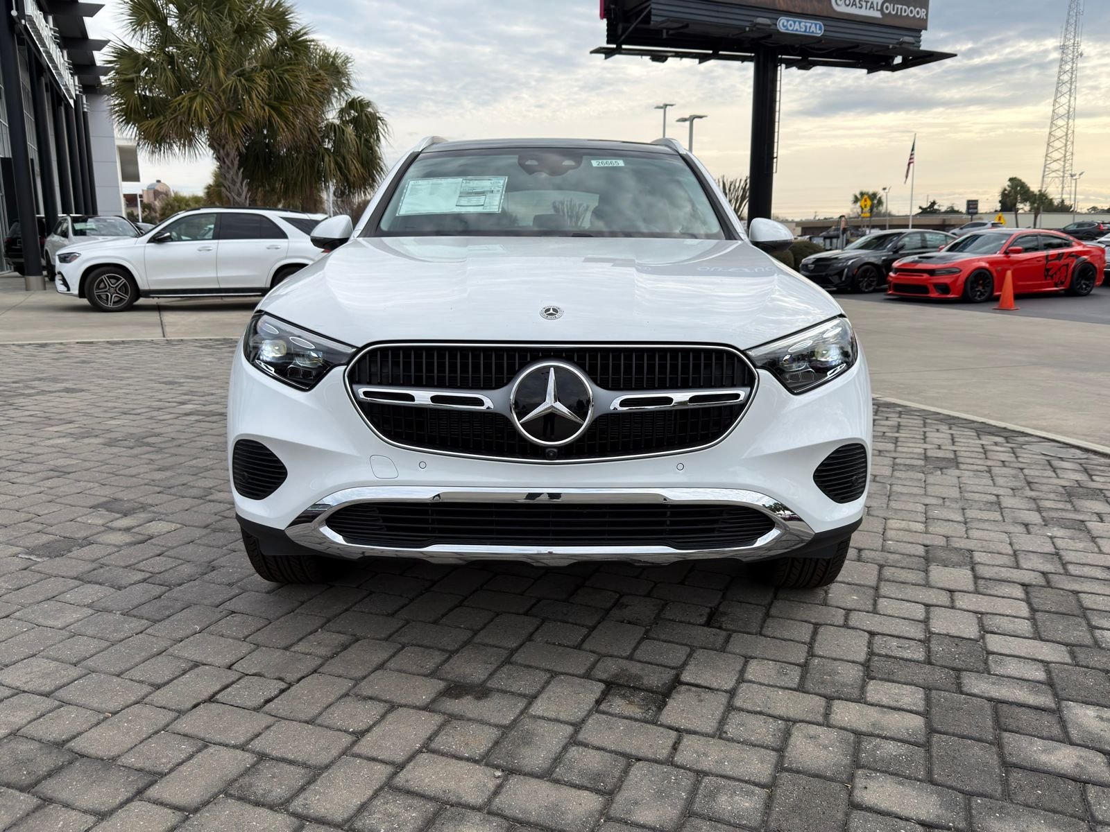 New 2026 MANUFAKTUR Moonlight White Metallic Mercedes-Benz GLC 300 image 6