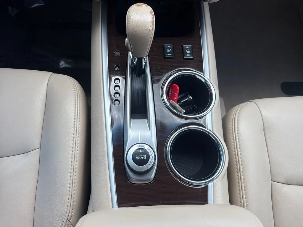 Used 2013 Arctic Blue Nissan SL image 23