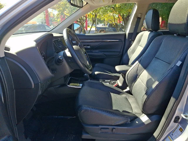 Used 2017 Silver Mitsubishi SEL image 14