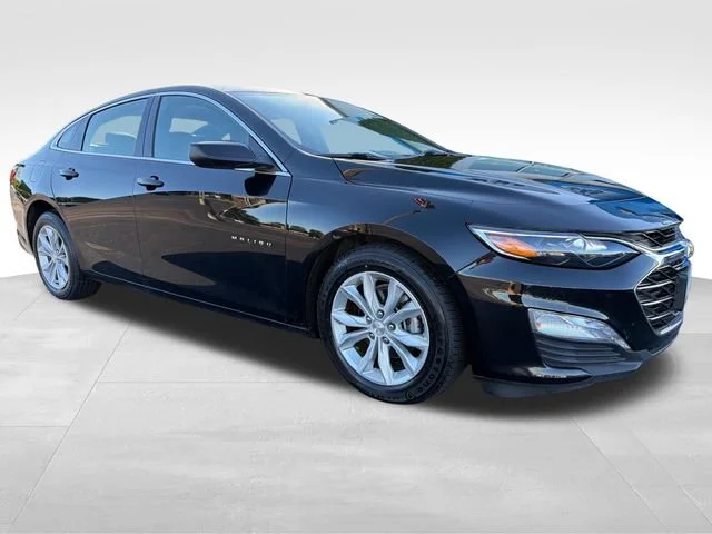 Used 2025 Mosaic Black Metallic Chevrolet 1LT image 9