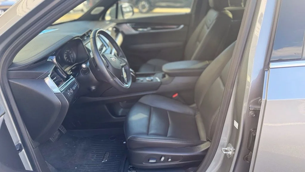 Used 2025 Silver Cadillac Premium Luxury image 7