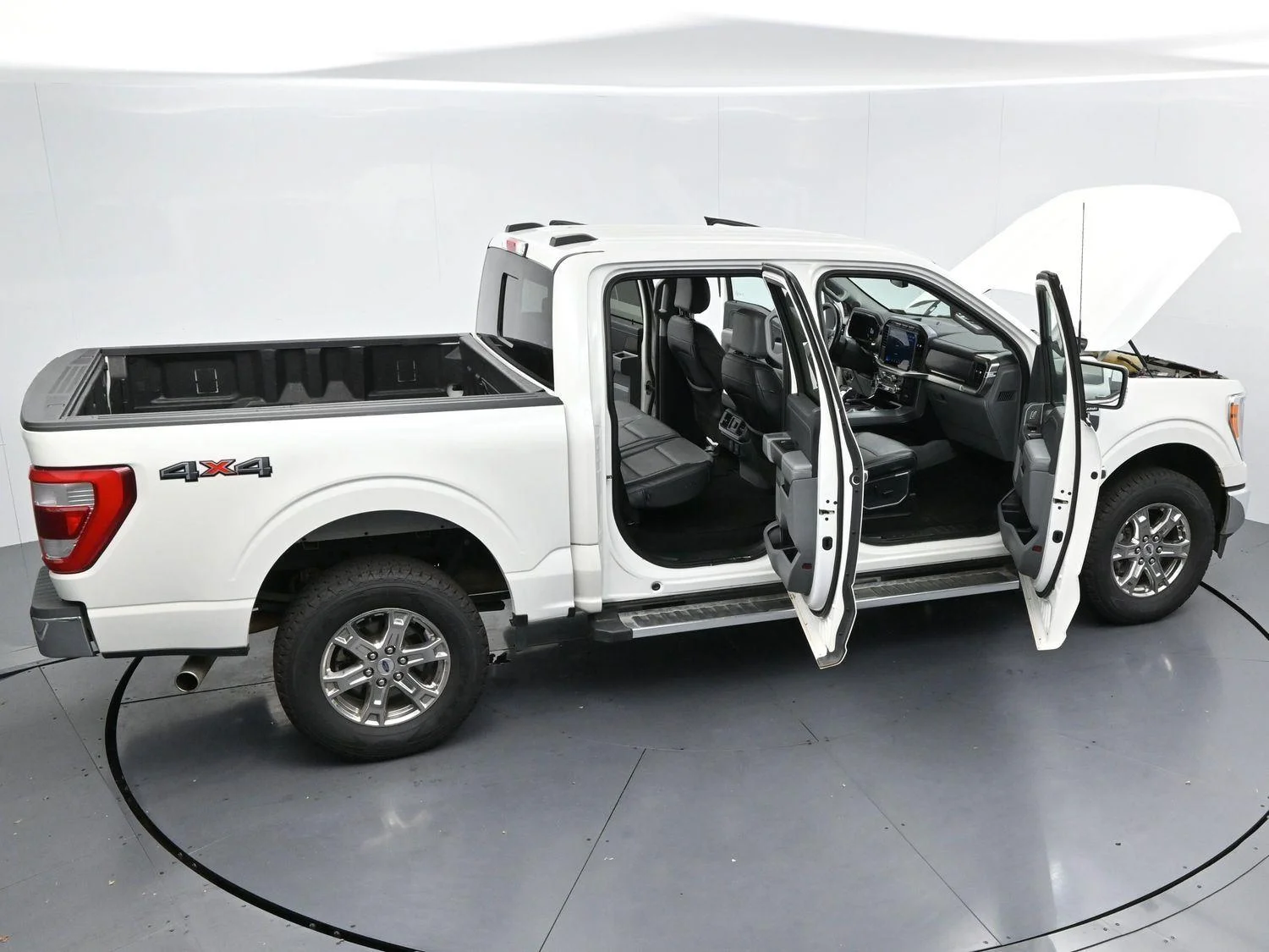 Used 2023  Ford LARIAT image 43
