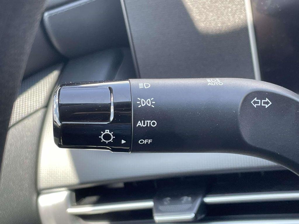 New 2026 White Hyundai SEL AWD image 21