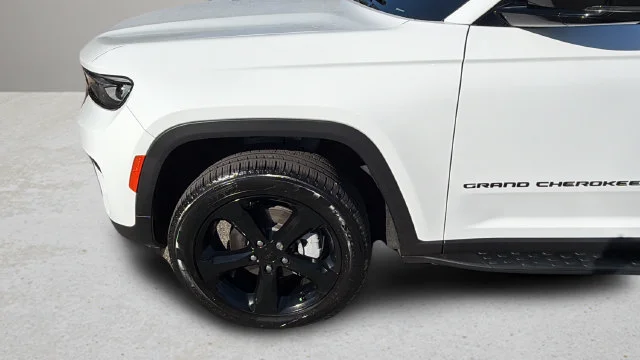 Used 2025 White Jeep Limited image 36